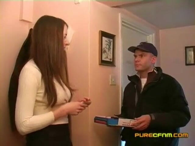 Pure CFNM: Băiatul care livrează pizza