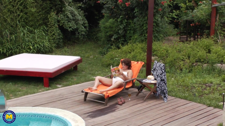Mature NL: Naughty Mature Gigi Loves to Play with Her Unshaved Pussy...