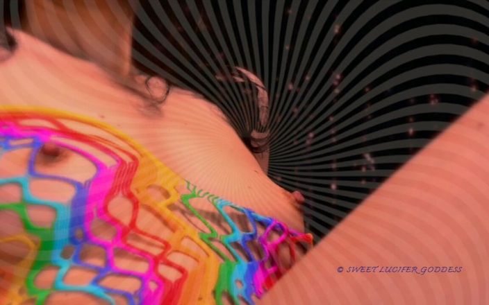 Rebecca Diamante Erotic Femdom: Le tette ipnotizzate