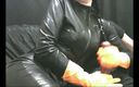 The flying milk wife handjob: Ma femme fume dans des gants en caoutchouc orange me...