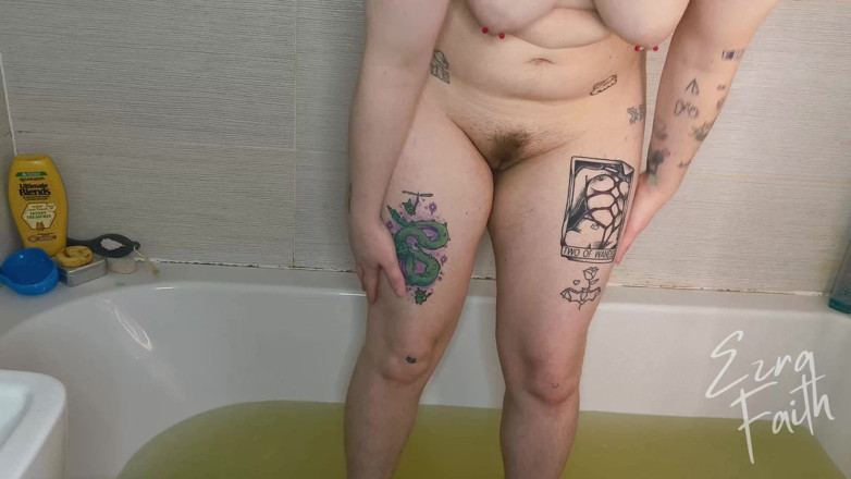 Ezra faith: सौतेले पिता के लिए पेशाब स्नान अपमान - mp4 HD - Ezra Faith