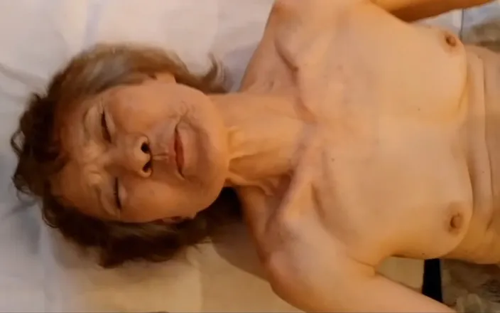 Cock Sucking Granny: Granny Is Cute as She Delights for Cock