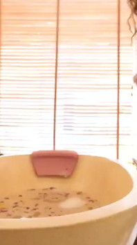 Wet Girl Masturbate in the Bathroom