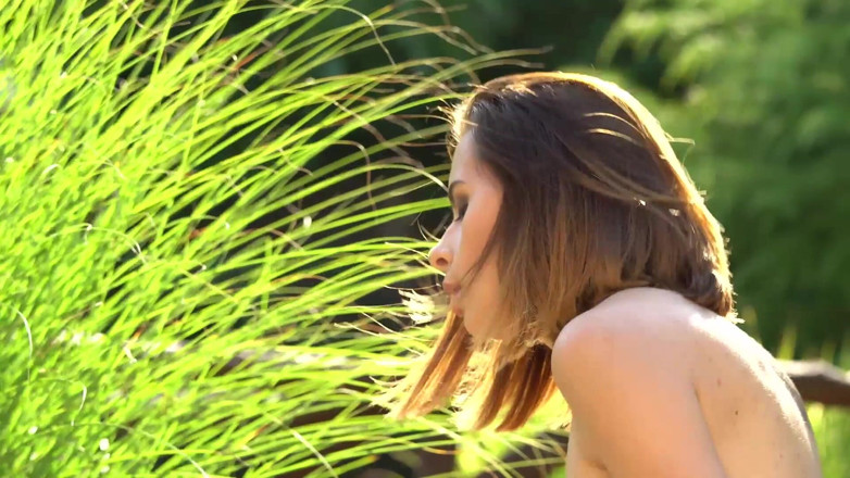 Girls rimming: Girls Rimming - Cooling off with an Outdoor Treat