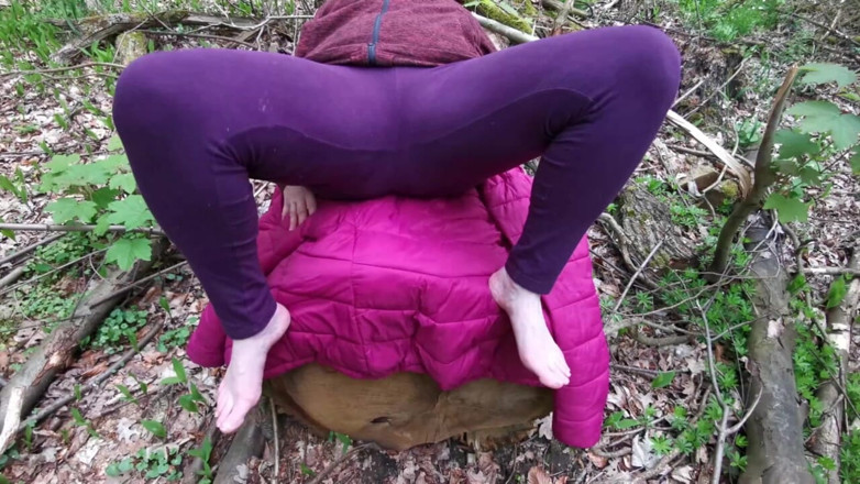 Bouncy Tits Action: Vagina and Tit Spanking Outdoors