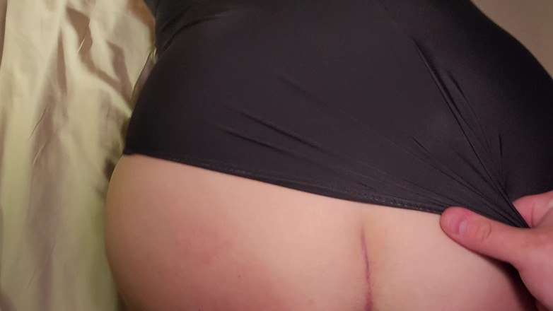 Peach Desert: Creampie se sexy opálenou baculatou dívkou v černých plavkách s velkým šťavnatým...