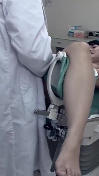 Obgyn của vợ tôi bắn tinh vào ngày rụng trứng của cô ấy ...