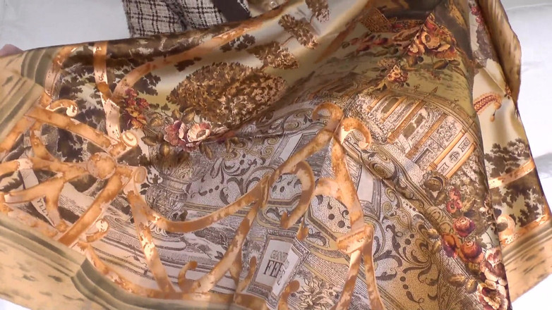 Lady Victoria Valente: Výstřik na mém hedvábném šátku, Lady Victoria Valente