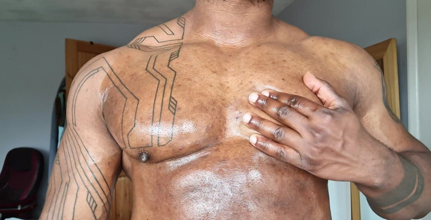 Amadeus: 胸のバウンスや乳首遊びが大好きな人。