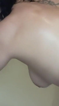 Tuvalette kar kızıyla oral seks