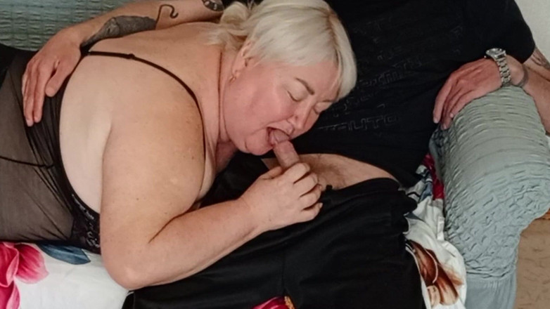 Zona901: A Neighbor Gives a Deep and High-quality Blowjob Before My...