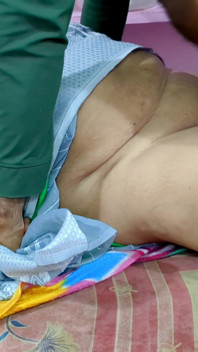 Sexy desi macecha mé přítelkyně nechala podprsenku na mé posteli - trestání v tajném domácím videu [4k]