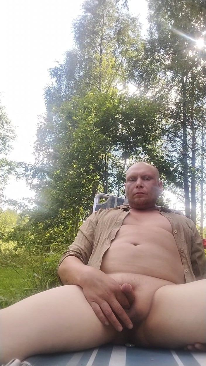HornyLarry: Ризикована мастурбація на свіжому повітрі.