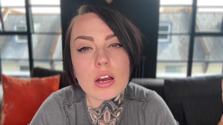 Miss Valentina: Lihat ke dalam mata saya dan menyerahkan kawalan