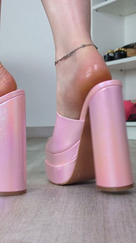Shoejob & Cum on Pink Block Heel Mules Under Cock Table - Dame Olga 4K (746)