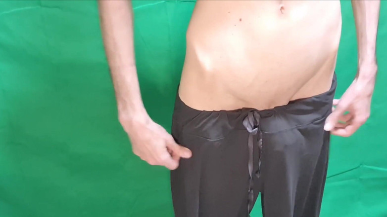 HeIsSooThin: Volné kalhoty a těsné šortky jako spodní kalhoty