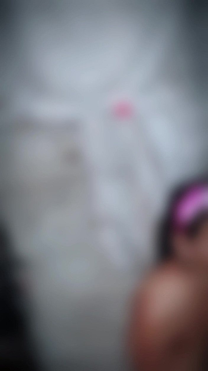Tiyana: Un mari montre comment il baise sa femme à son patron