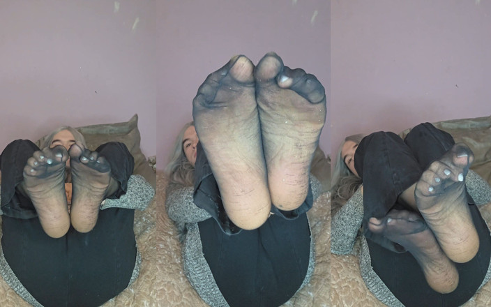 Bela the Drag Artist: Showing off My Nylons