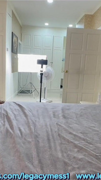 Kamera arkası Barbie Asyalı sarışın ladyboy büyük götlü porno yıldızıyla sikişiyor