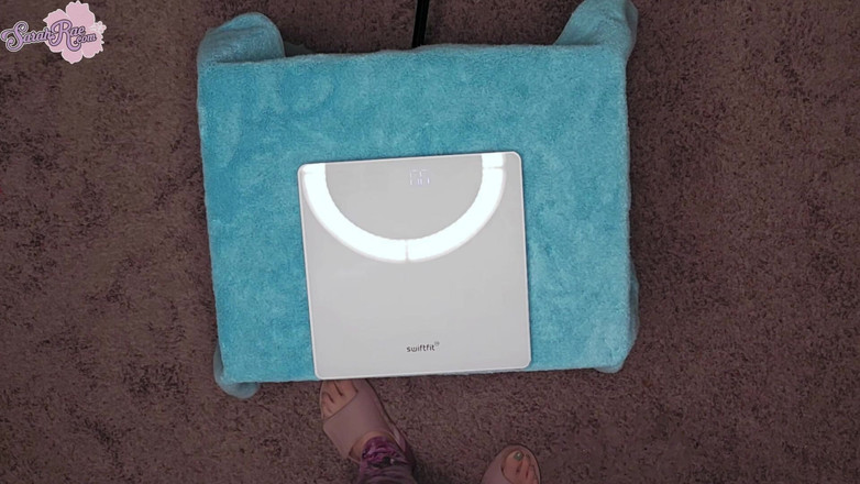 Sarah Rae: Țâțe cântărind