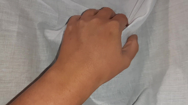 Lesbian-candys: 恥ずかしがり屋のルームメイトがクンニリングスで起こした、サプライズ スリーサム