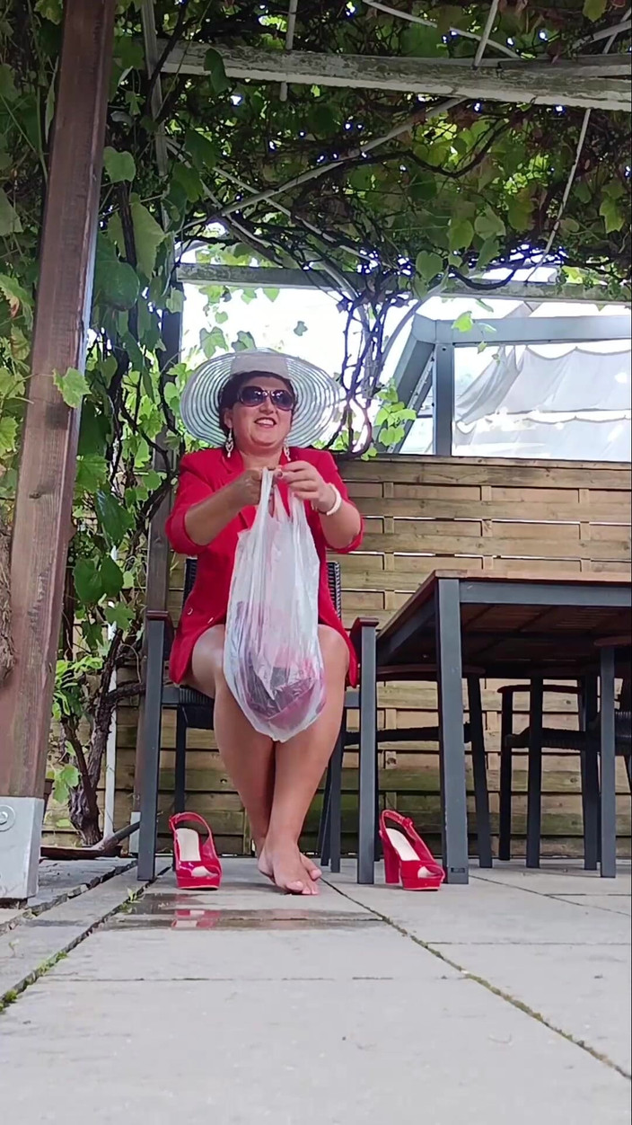 Nelly_Honey: Kencing di celana jinsmu