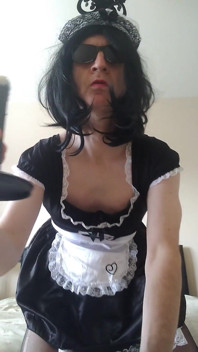 Sissymaid Cindy si hraje se svým robertkem a kundičkou