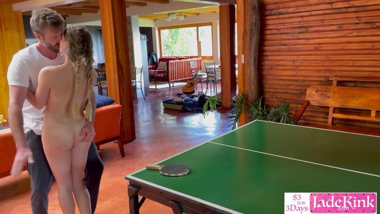 Jade Kink: Il vero vincitore di strip ping pong prende tutto