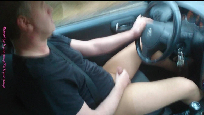 Carmen_Nylonjunge: In the morning in tights in the car - part 2