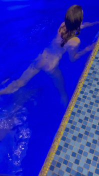 Bugil di ruangan sauna
