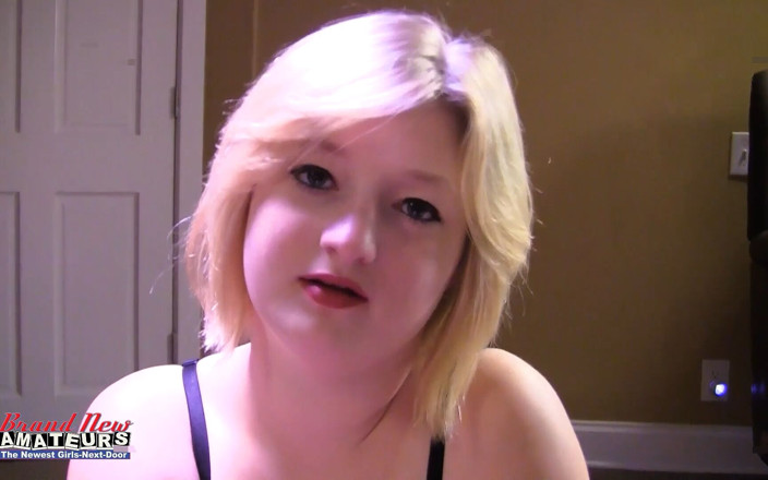 Brand New Amateurs: Fede sperano che una bionda formosa coed un salivoso deepthroat...