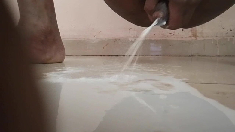 Saliniskxxx: Дези гей-рука делает дрочка, хинди в любительском видео