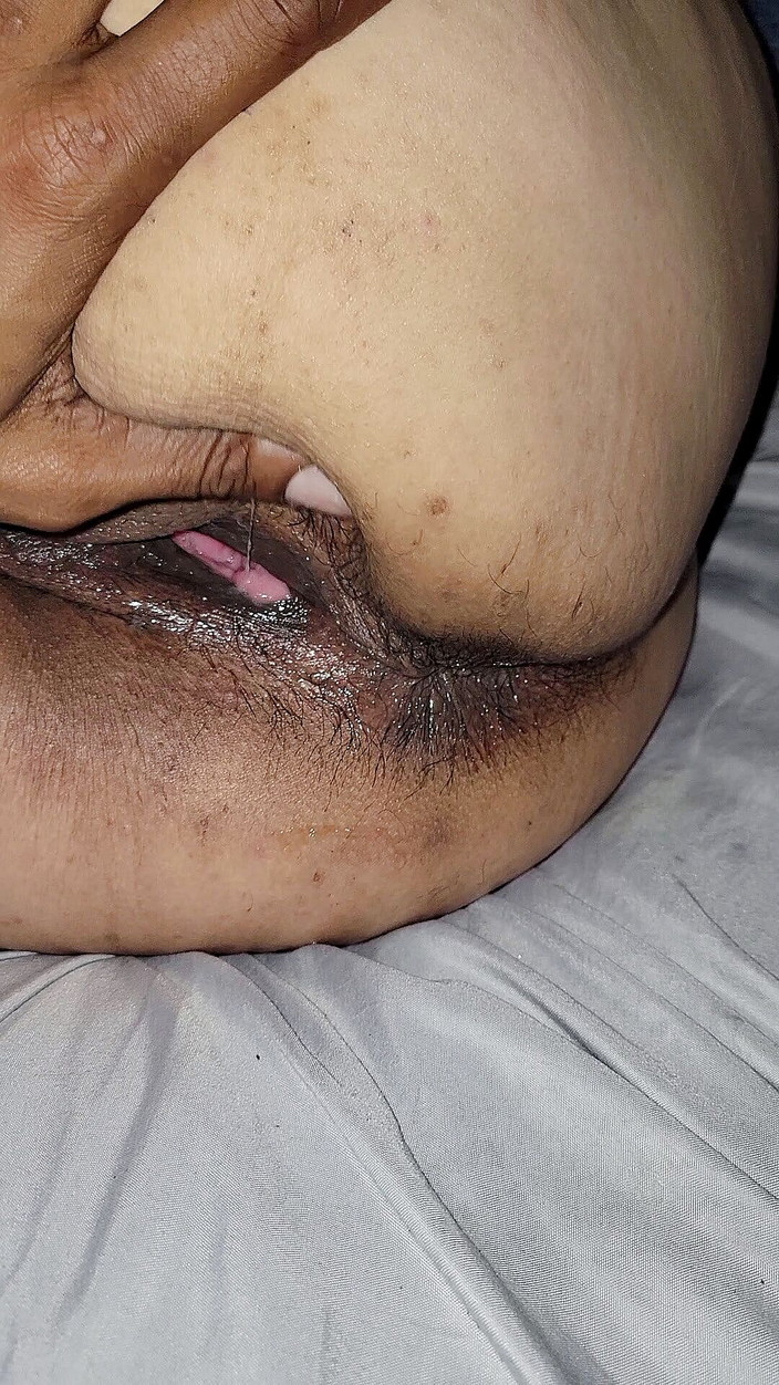 BBC And LatinaMilf: Une chatte et un cul mouillés jouent