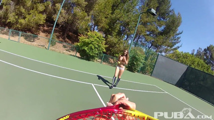 PUBA: Ragazze calde sul campo da tennis
