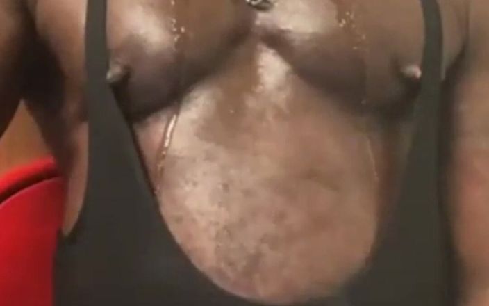 Black smoking muscle stepdad: Scènes de fumage habillées en cuir sexy et moulantes
