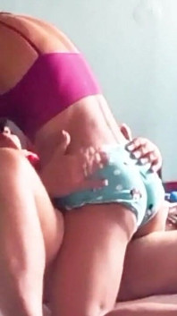 Sesso lesbico con la mia figliastra magra