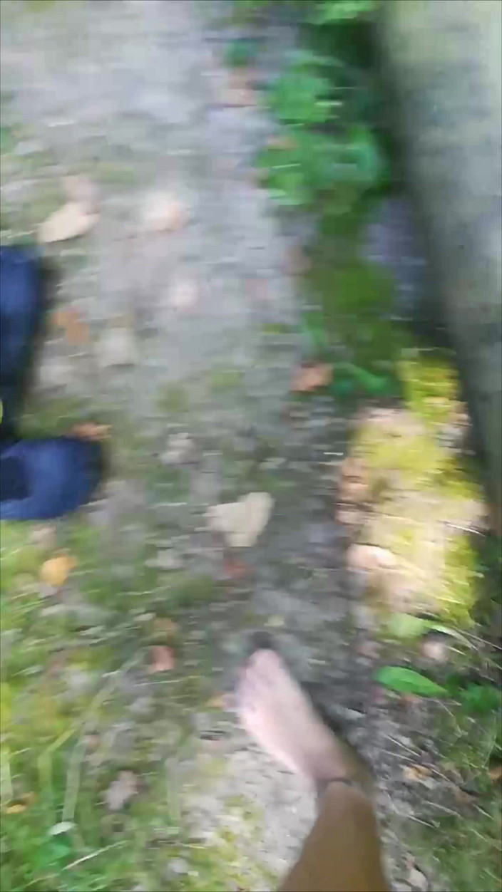 Carmen_Nylonjunge: Outdoor Balancing in Pantyhose