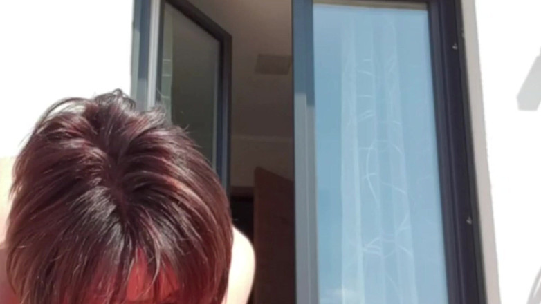 JulieEroticDress: लड़की अनियंत्रित हिलती फुहार वाला चरमसुख