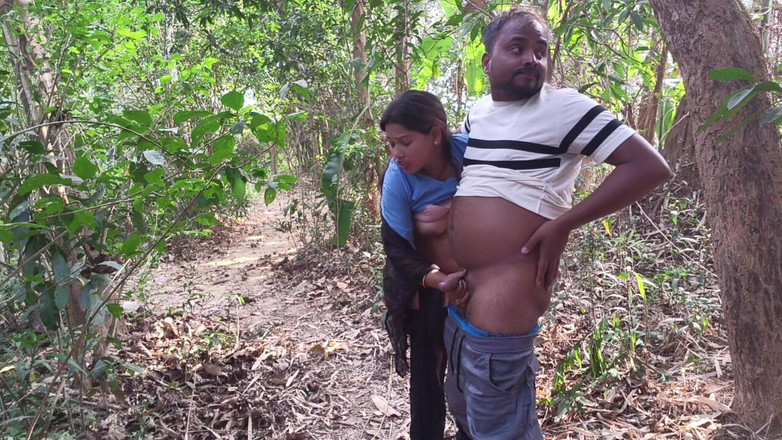 Sona bhabhi: オディアの大学生の女子が森で彼氏と激しくセックス、屋外の森でのオディアのセックス