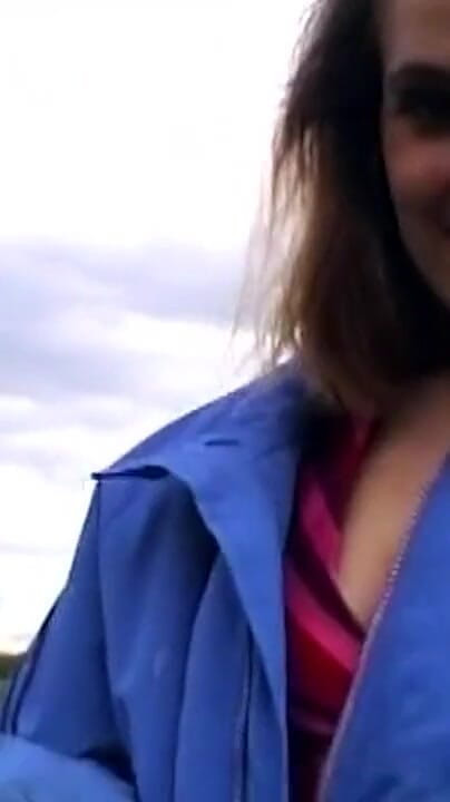 German bitch hunter: Tante seksi dengan toket besar ini menganga lebar dan menganga...