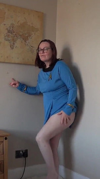 Striptease in Star Trek cosplay verpleegsteruniform