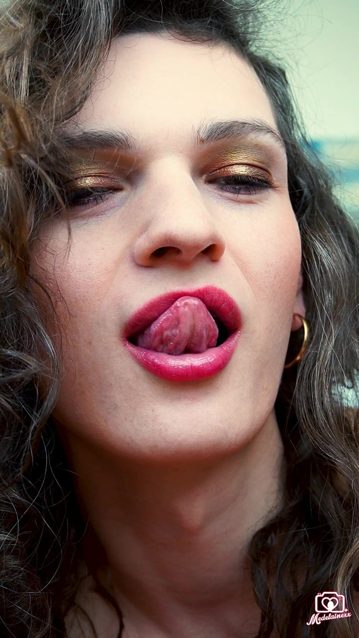 MedelaineXX VIP: French Kissing POV with Your Girlfriend