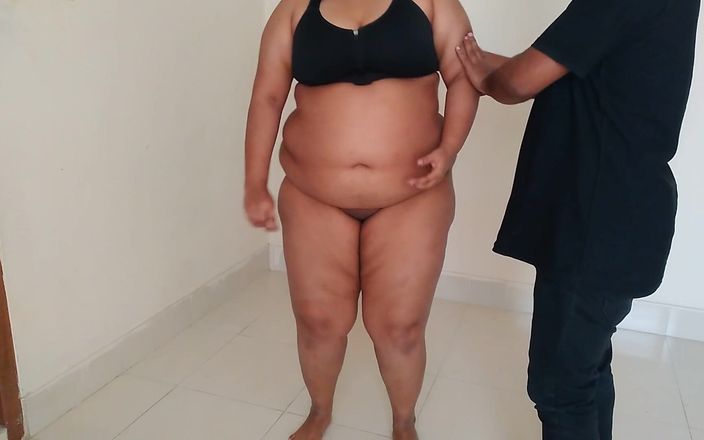 Aria Mia: भारतीय युवा सौतेली दादी की चुदाई - सुंदर सेक्सी हॉट सौतेली दादी को व्यायाम करने में मदद करते हुए चुदाई