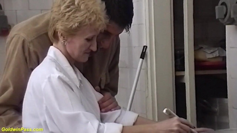 Goldwin pass: German hairy mature deep fucked by her toyboy
