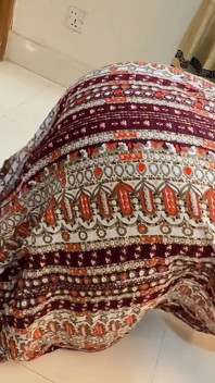 Egyptská krásná velká prdel & těsná kundička sexy macecha uvízla pod postelí pak ode mě chce drsný anál
