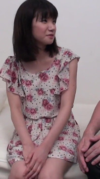 梨花子は数日間犯されていませんが、彼氏がかがんでキスをしてくれると嬉しくなります