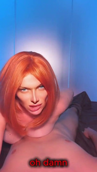 Prokletý tape Ghost: Zrzka MILFka se plazí z pod postelí a tvrdě na něm jezdí