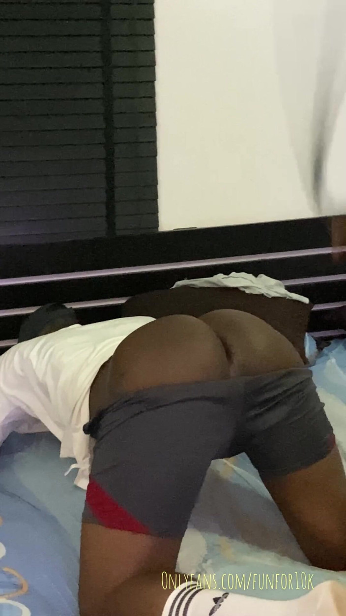 Funfor10k gay videos: Cowok ini lagi asik twerking dan cowok ini sambil twerking