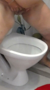Jen Is Peeing Alot in the Toilet