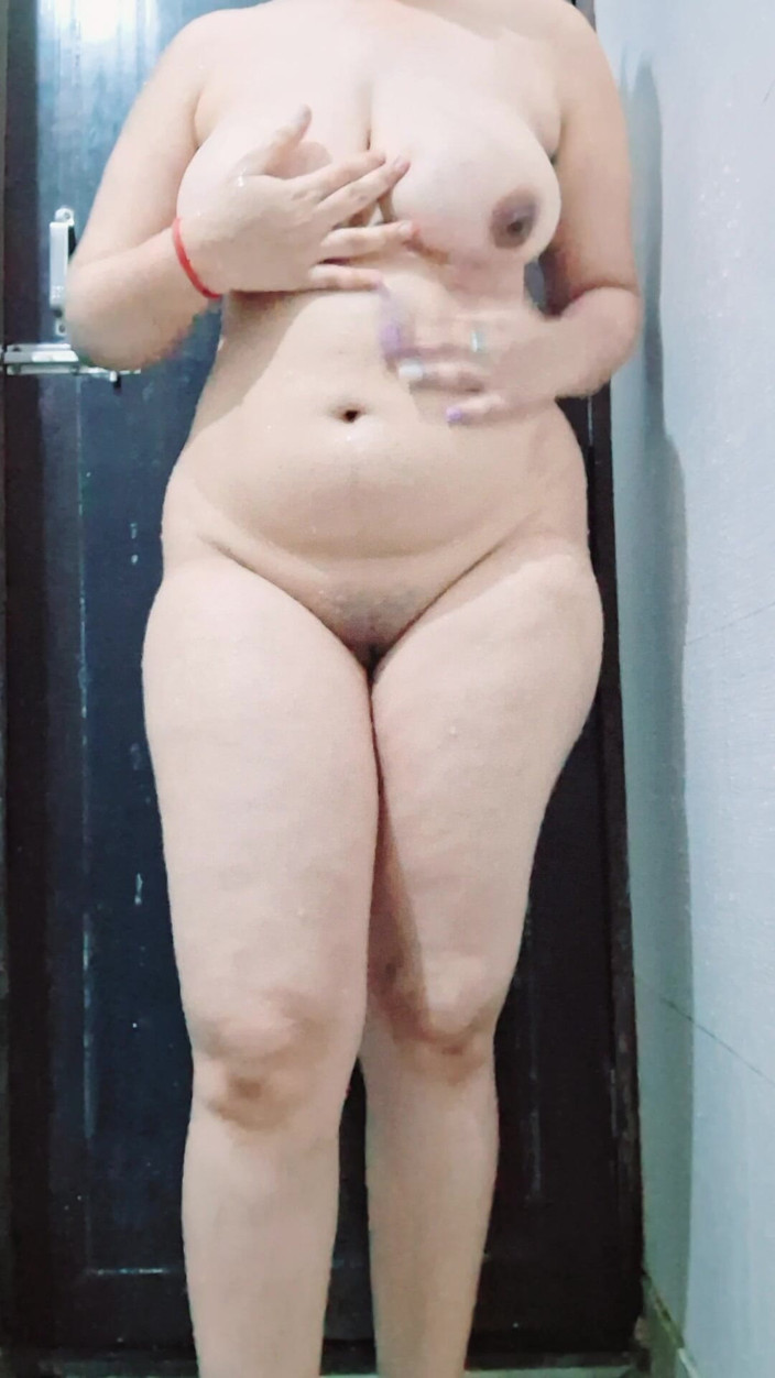 Riyathakur: 인도 여친 섹스 하드코어, 목욕하는 동안 애널 핑거링
